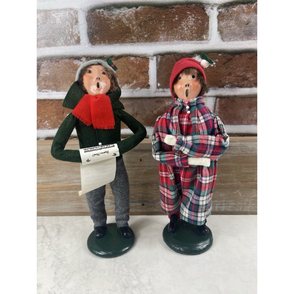 Byers Choice Carolers Christmas Pair Man Woman Green Coat Red Plaid Holiday Deco
